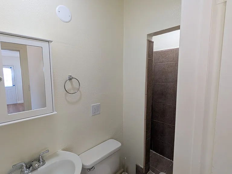 469 E Bonita Ave — Photo 11
