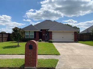 60 Texian Trl N, Angleton, TX 77515