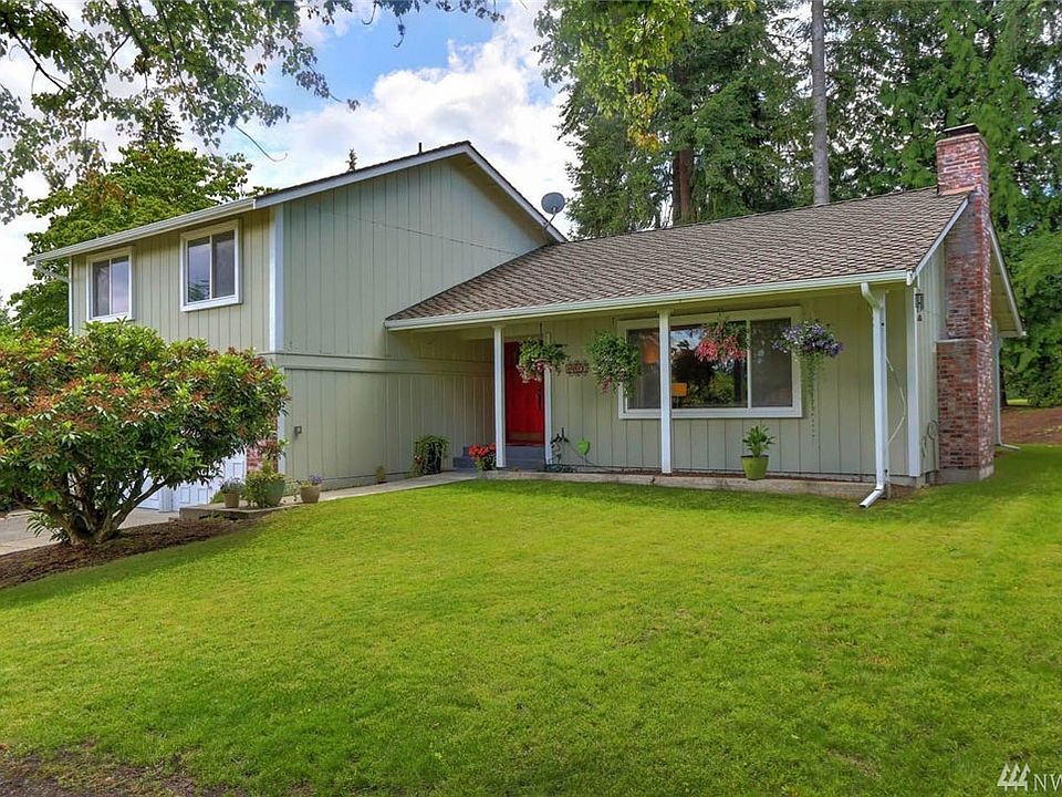 Welcome home to Fairwood Greens! This 4 bedroom, 3 bathroom home is ideally located in a quiet cul-de-sac on hole #1.