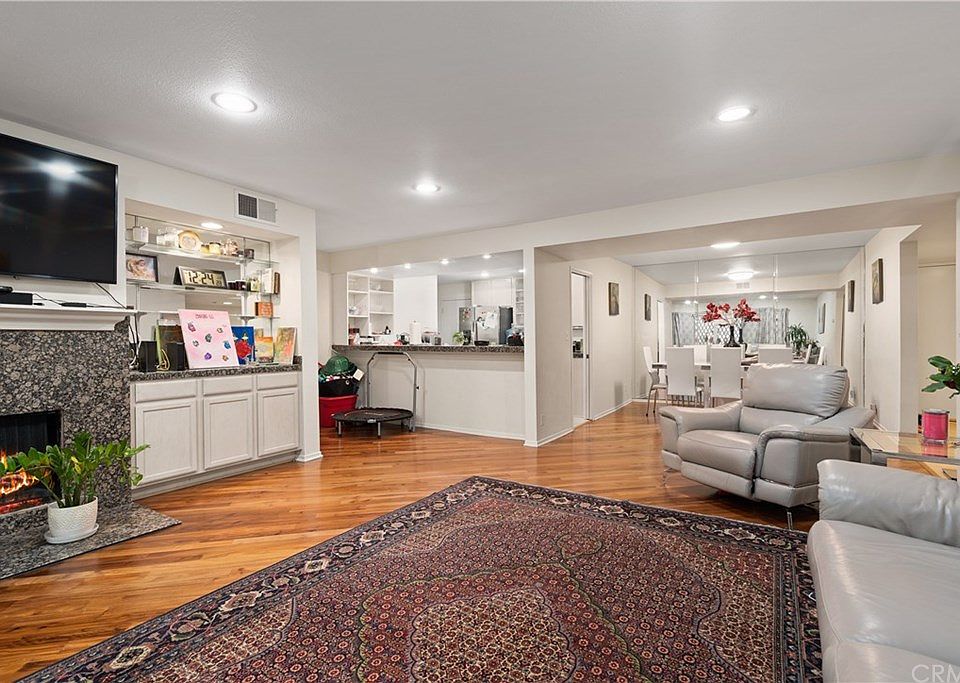 1st image of 5440 Lindley Ave Unit 106
