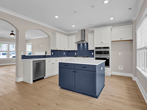 5th image of 1036 Peace St