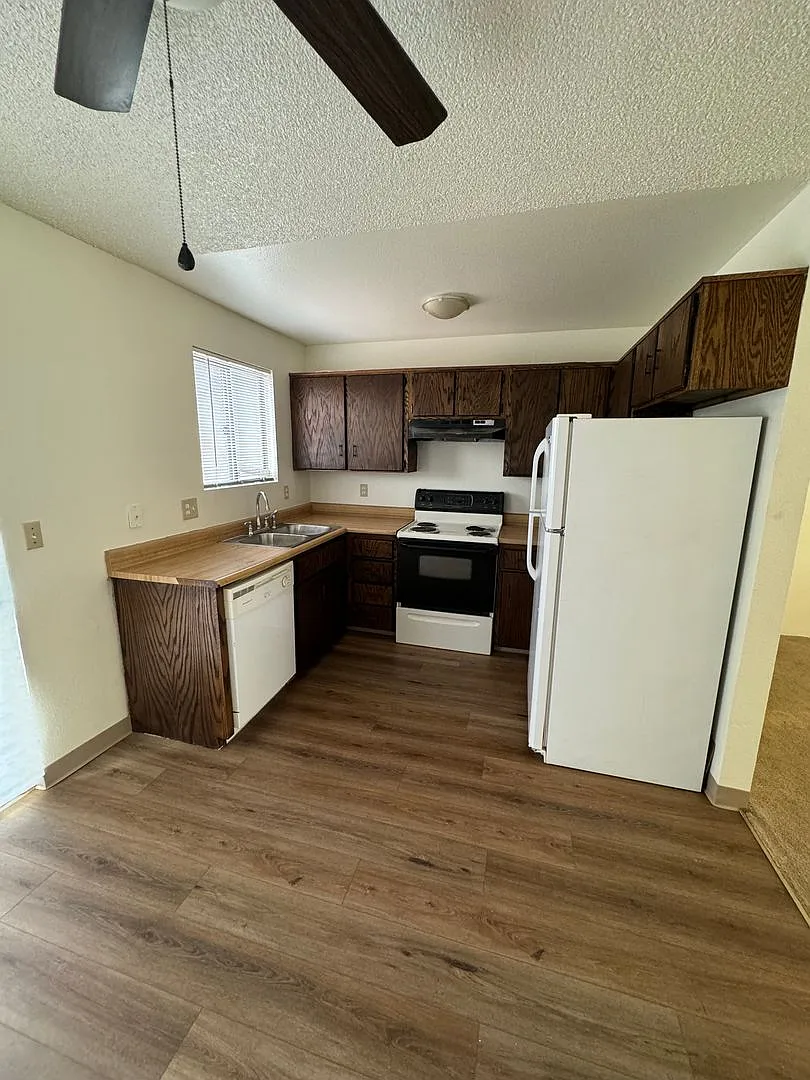 Charming 3 Bed 1 Bath Home — Photo 2
