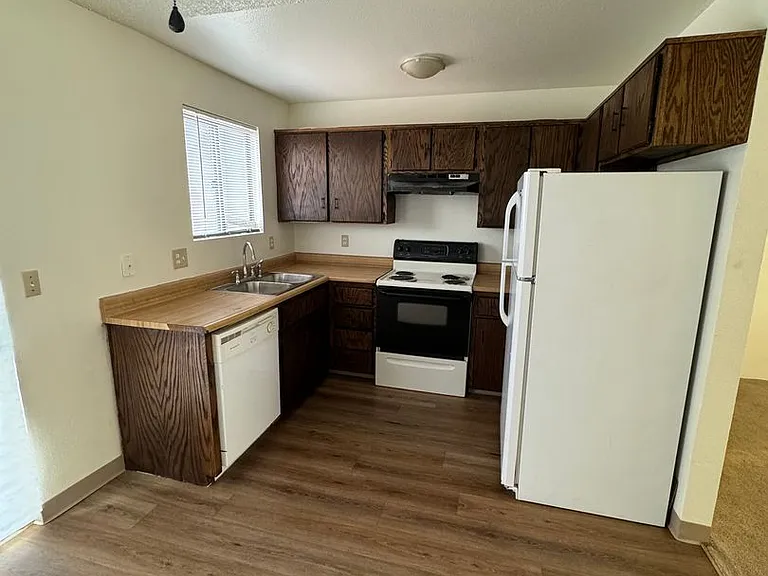 4988 Ivor Dr — Photo 2