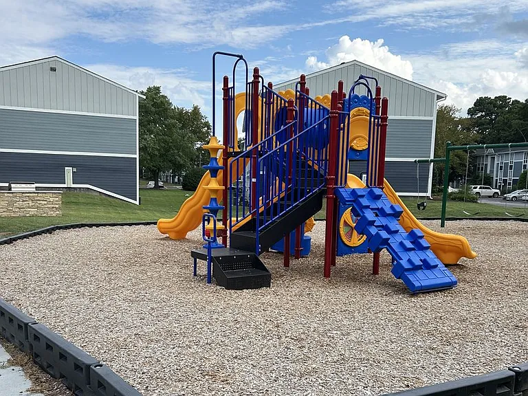 Chapel Lake Apartments — Photo 46