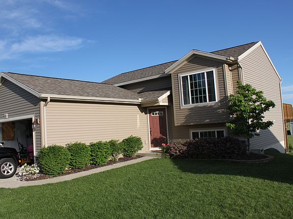 2nd image of 538 Clearwood Dr SE