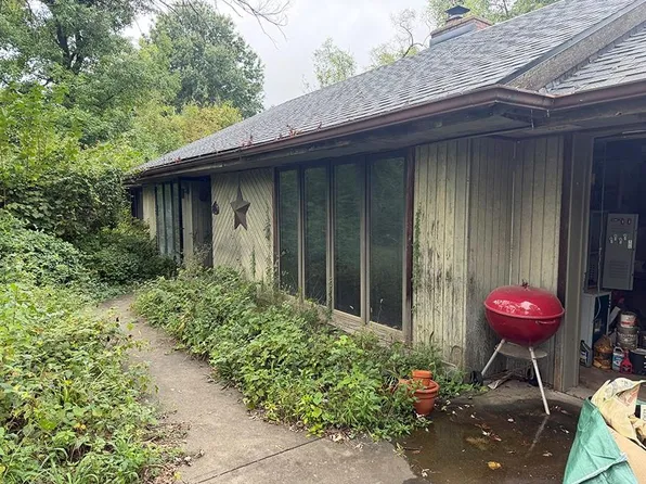 1405 Lynwood Ct, Liberty, MO 64068