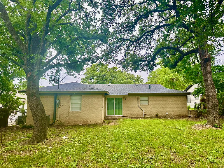 5557 Patton Dr — Photo 2