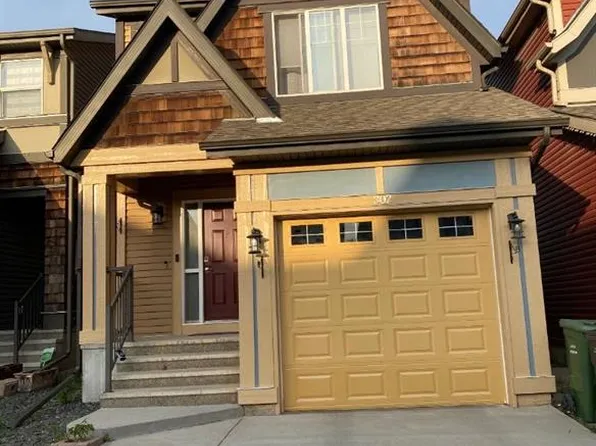 302 W Auburn Crest Way SE, Calgary, AB T3M 1T2