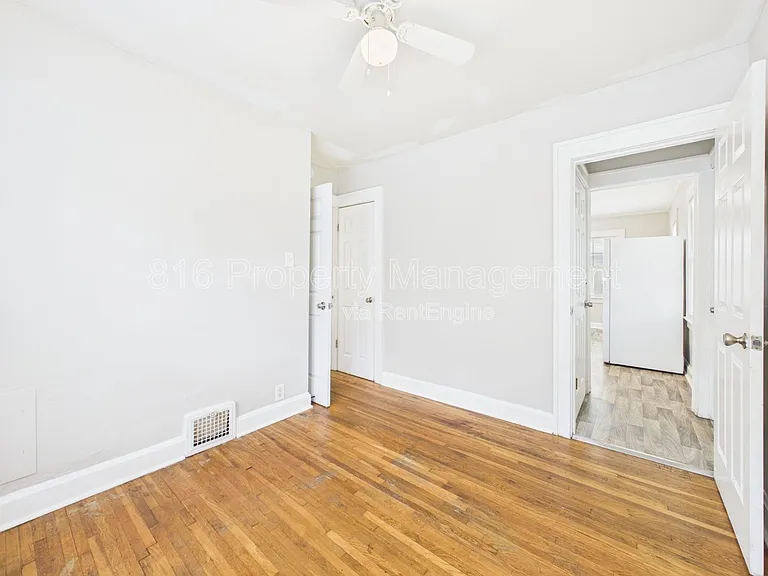 2205 E 59th St — Photo 13