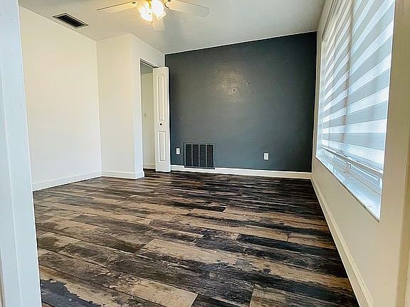 3rd image of 1550 Simmons Dr