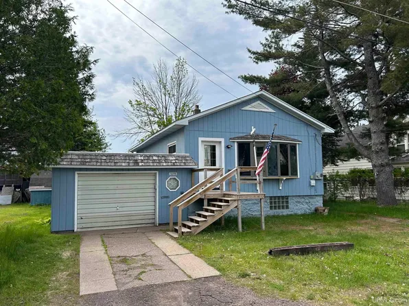 56198 Calumet Ave, Calumet, MI 49913