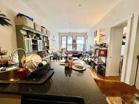 Rented by ERNY LLC | media 37