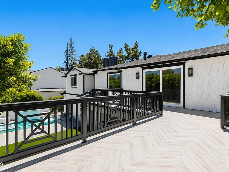 10331 Valley Spring Ln — Photo 23