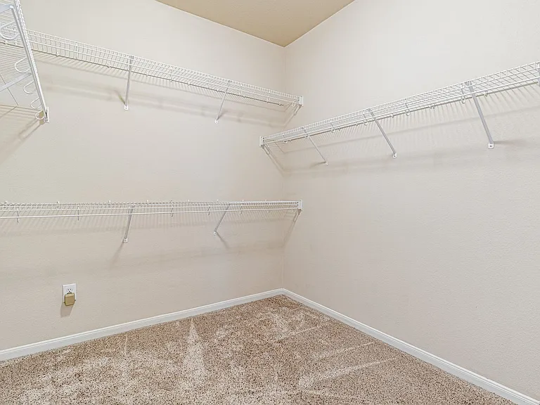 8707 Roswell Rdg — Photo 24