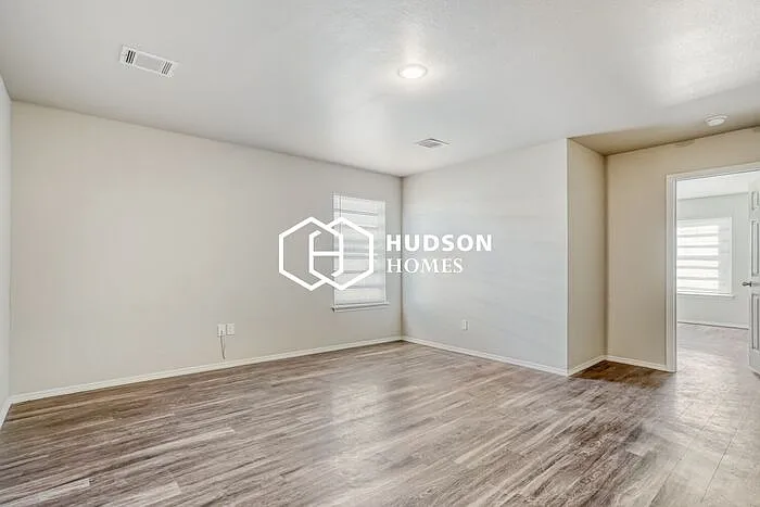 3 bed, 2.0 bath, 980 sqft, $1,035 — Photo 3