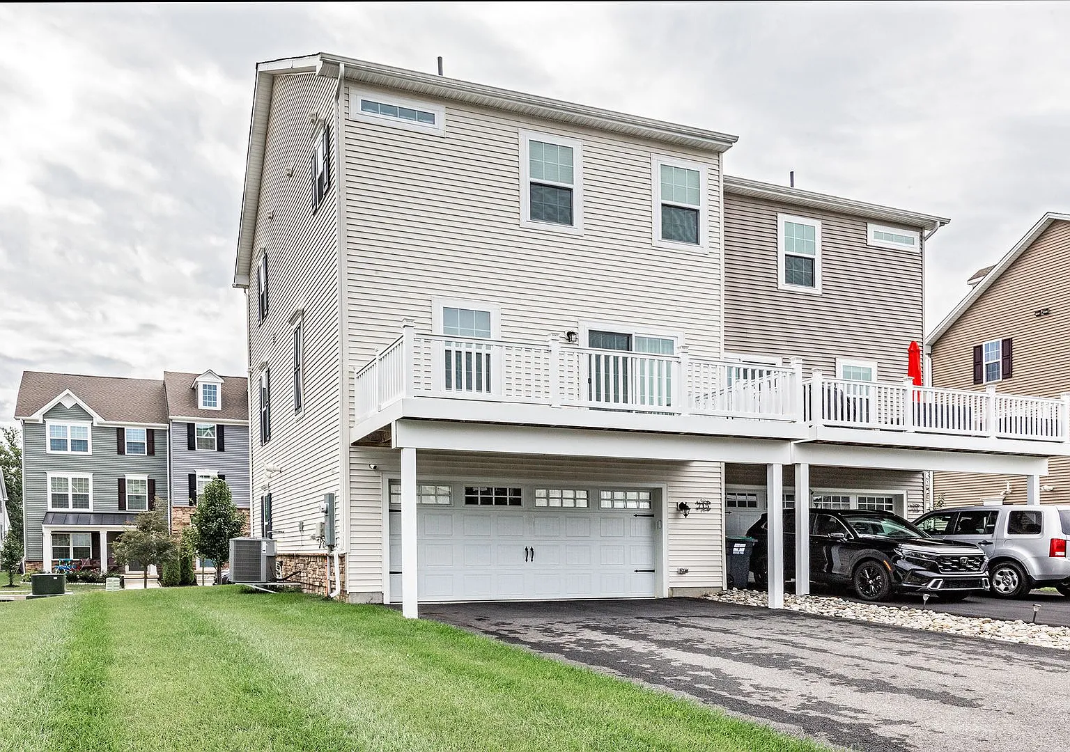Middletown - 3 bedroom, 2.5 bath townhome — Photo 2