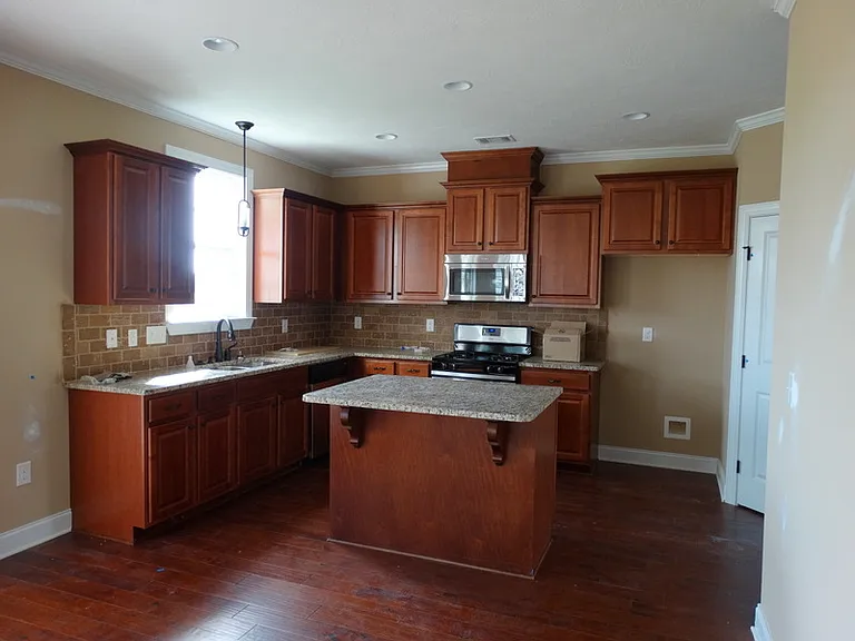 1033 Ardrey Cir — Photo 3