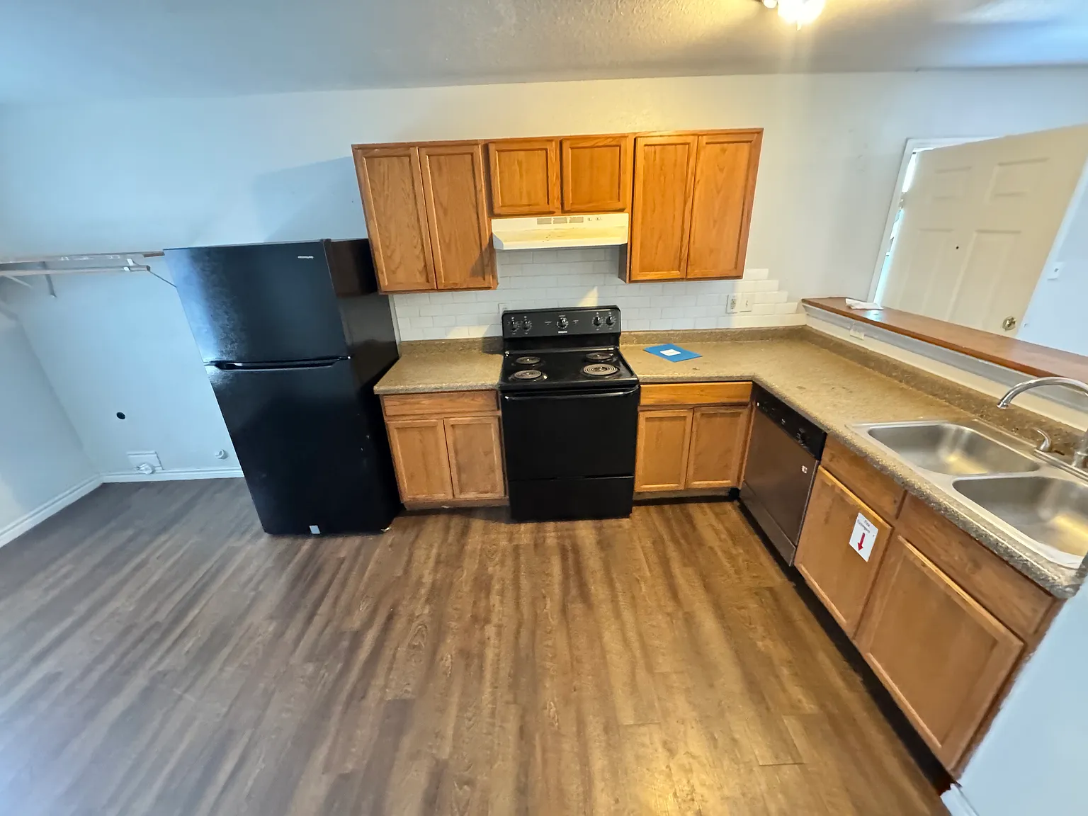 2 bed, 740 sqft, $900 — Photo 2