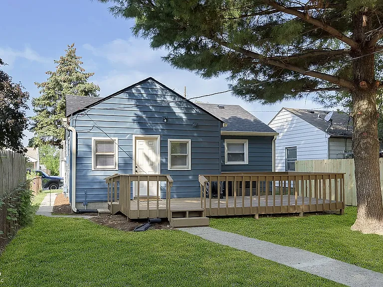 543 Leeds Ave — Photo 10