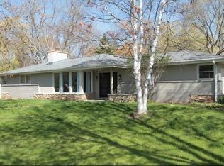 840 E Standish Pl, Bayside, WI 53217