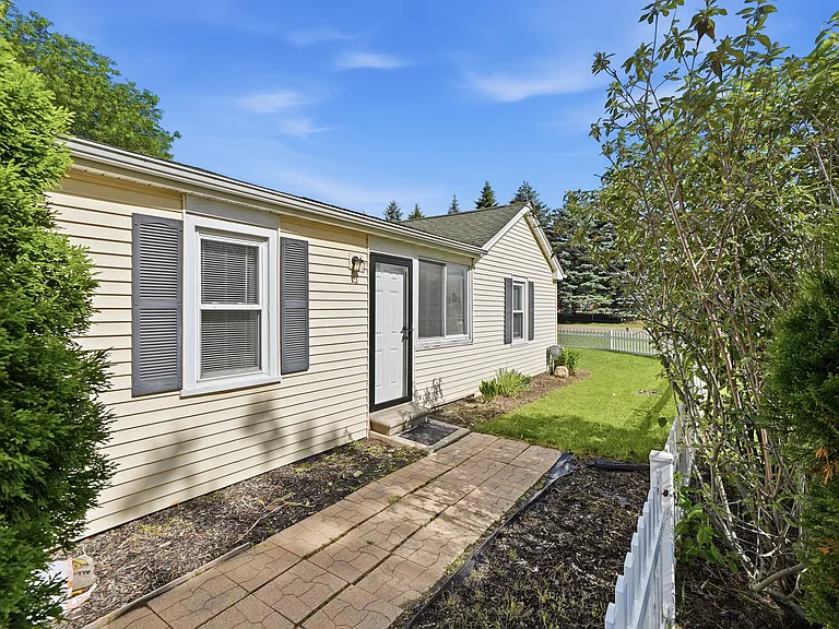 1105 Burgoyne Blvd — Photo 4