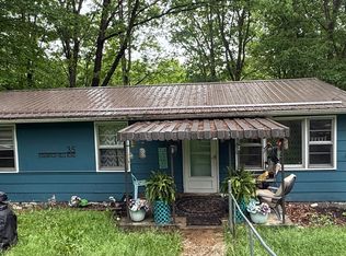 35 Edgewood Hills Rd, Oak Hill, WV 25901