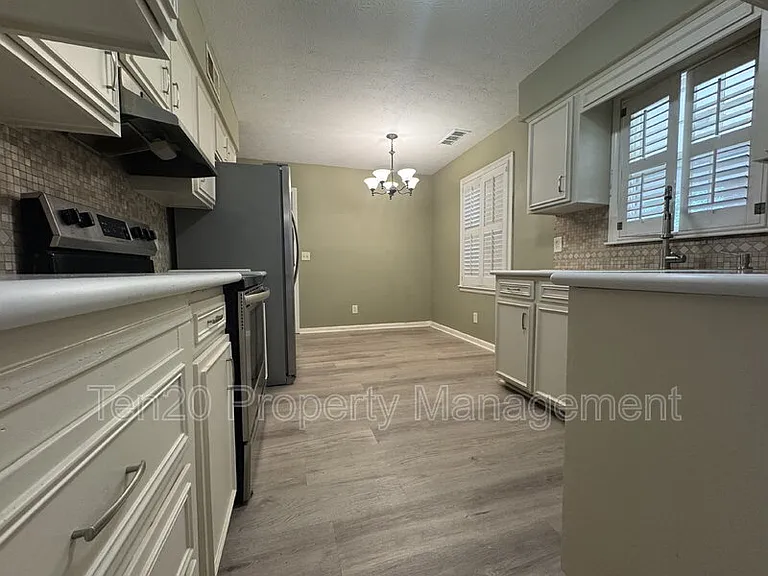 5953 Windsor Dr — Photo 12