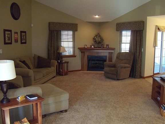 4th image of 3741 Eagle Dr NW