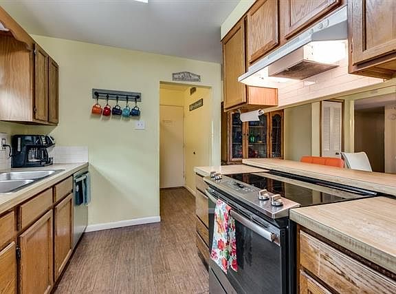 3rd image of 4016 Mayflower Dr
