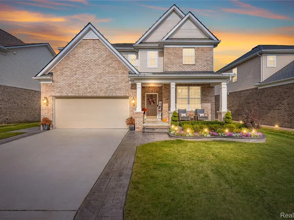 3829 Summit Dr, Sterling Heights, MI 48314