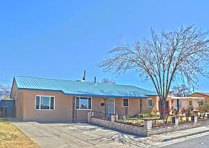 2nd image of 3508 Palomas Dr NE