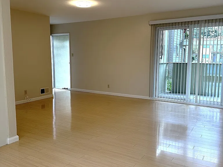 378 Richmond Dr #4 — Photo 6