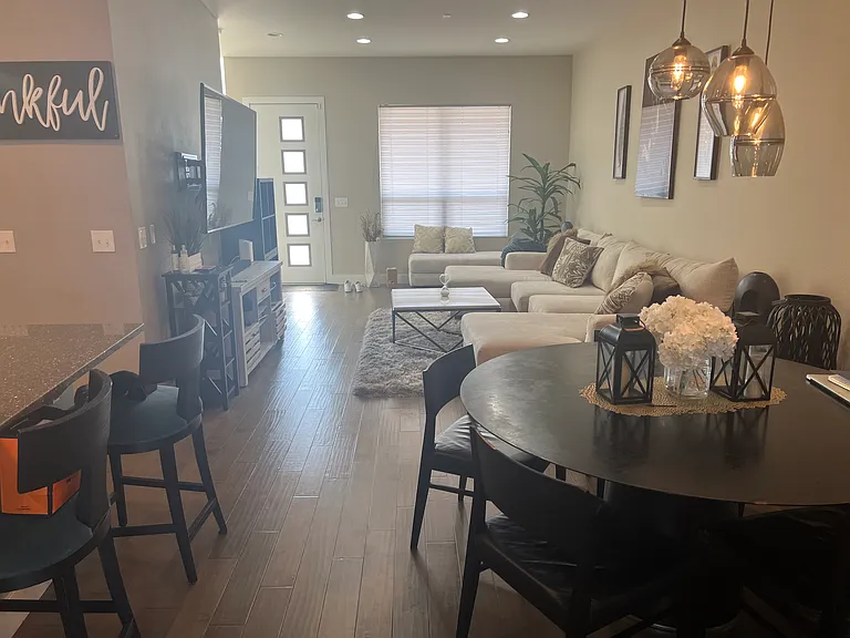 5540 Valentia Ct — Photo 2