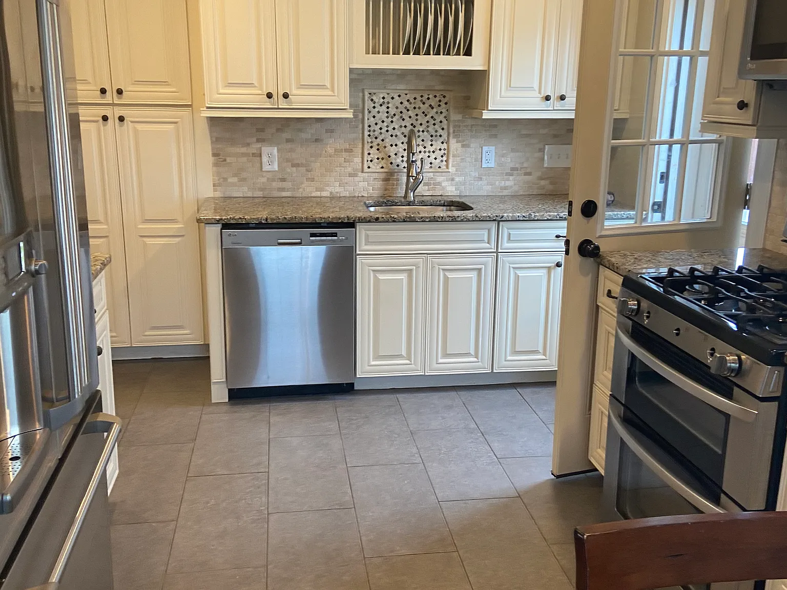 3 bed, 1200 sqft, $3,600 — Photo 4