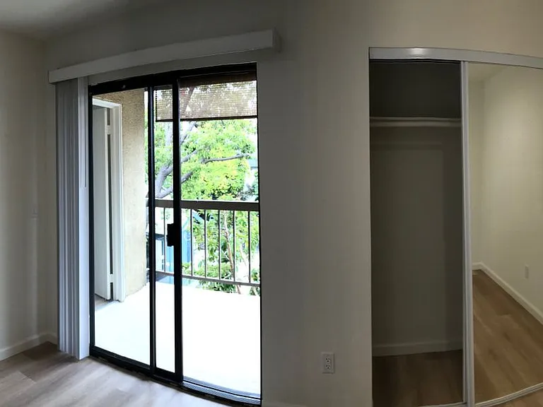 604 W Milford St — Photo 11