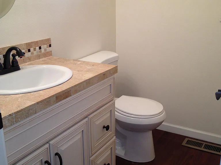 1/2 Bathroom