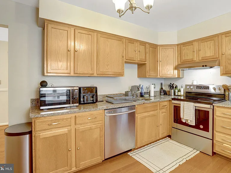 8819 Hardesty Dr — Photo 3