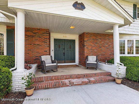 4th image of 601 Duchess Court