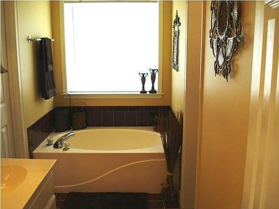 Main bath with garden tub
