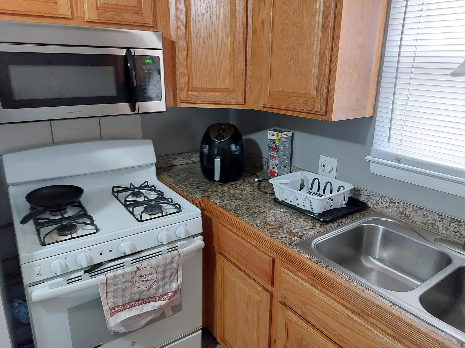2 bed, 725 sqft, $1,850 — Photo 1