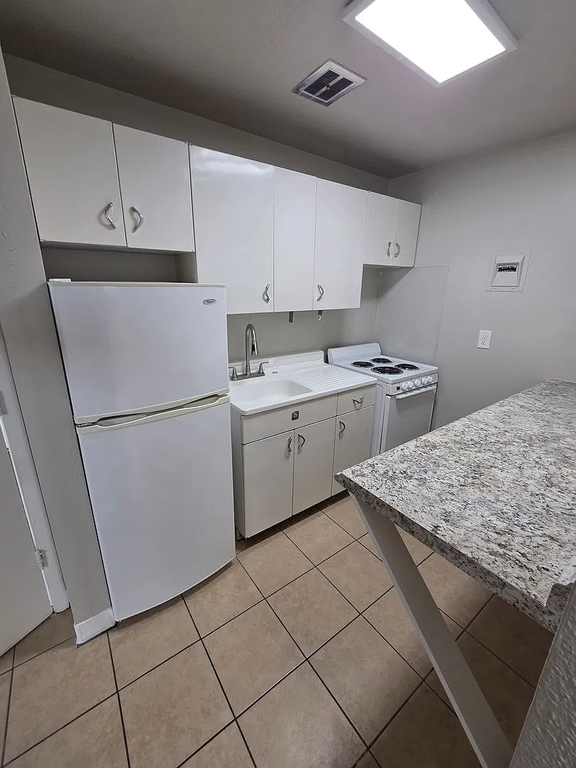 Mary Helen Apartments — Photo 4
