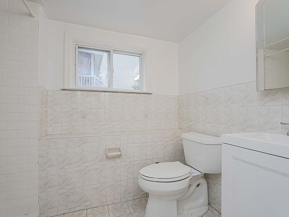 5th image of 80D Nautilus St #B