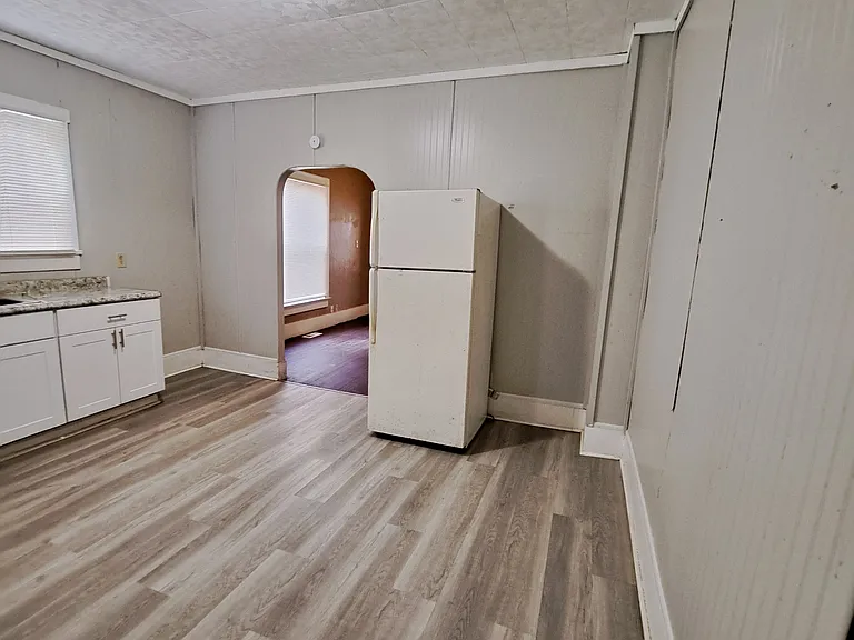 316 N Jackson St — Photo 5