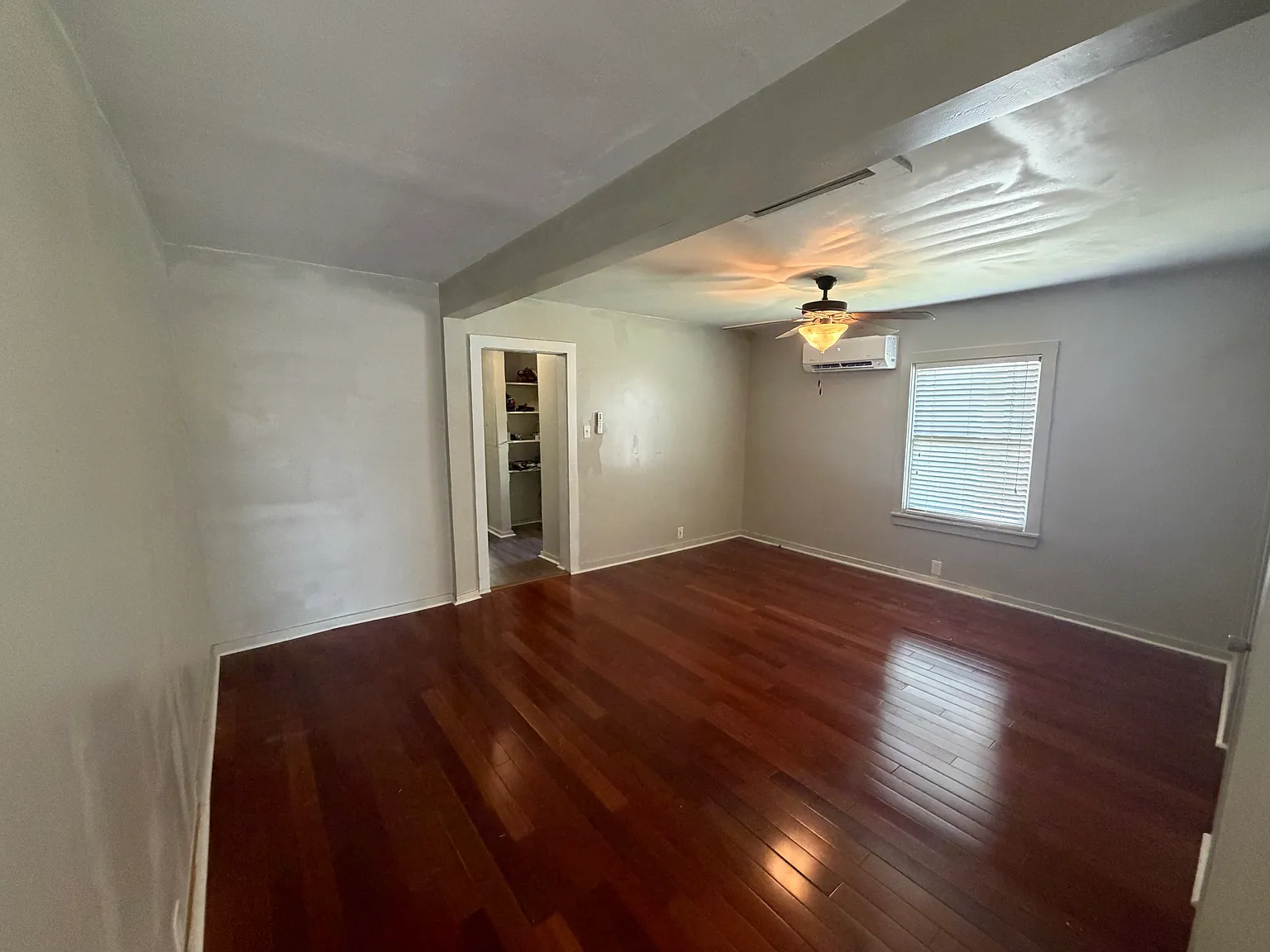 852 Dent St — Photo 4