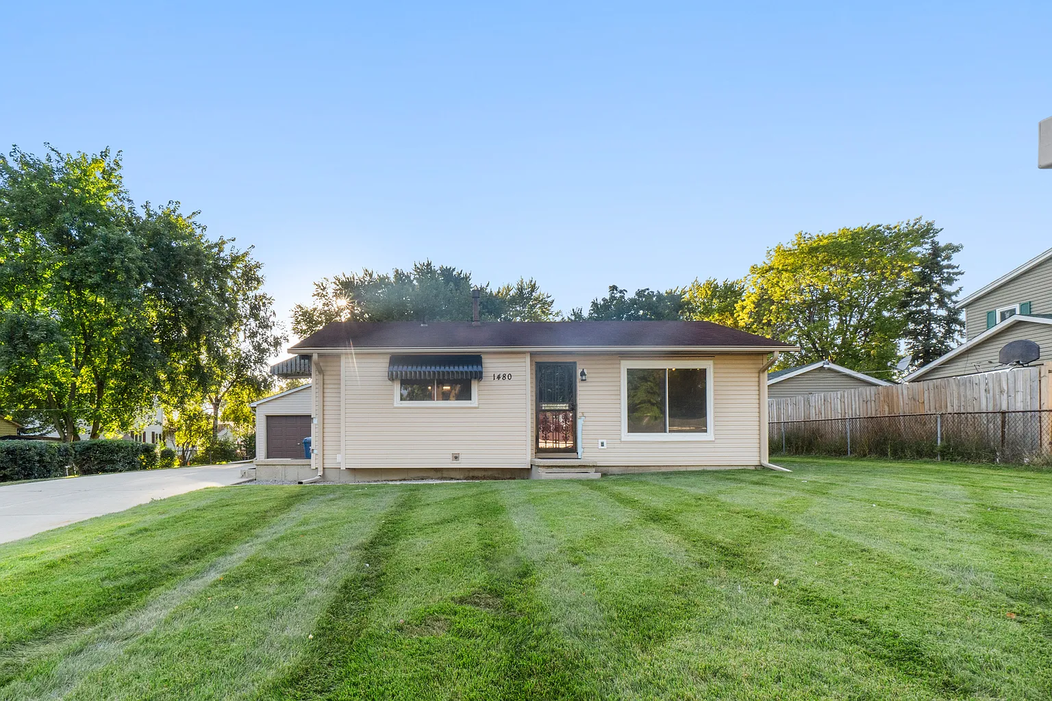 1480 Eastwood Dr photo 1