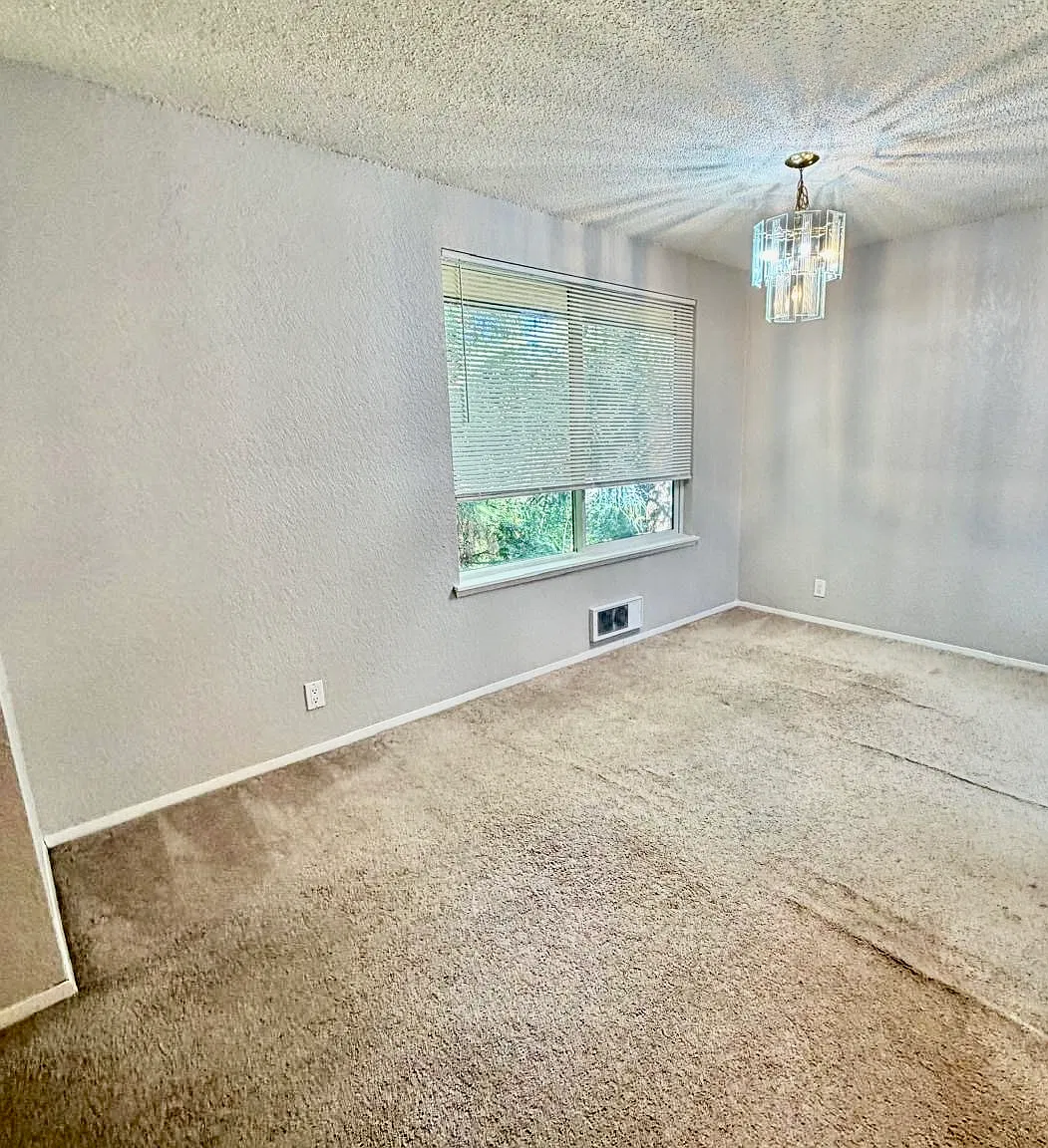 2 bed, 752 sqft, $1,695 — Photo 3