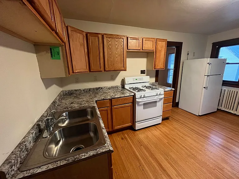1029 Spafford Ave — Photo 10
