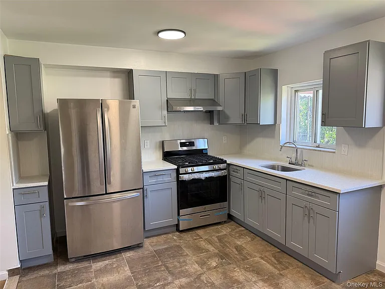 347 Quincy Ave — Photo 3