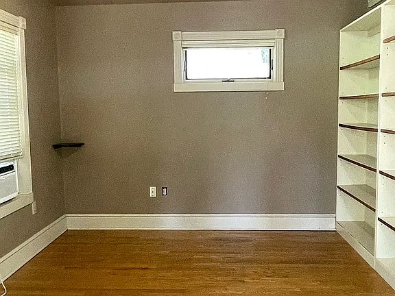 3rd image of 304 E 7th Pl