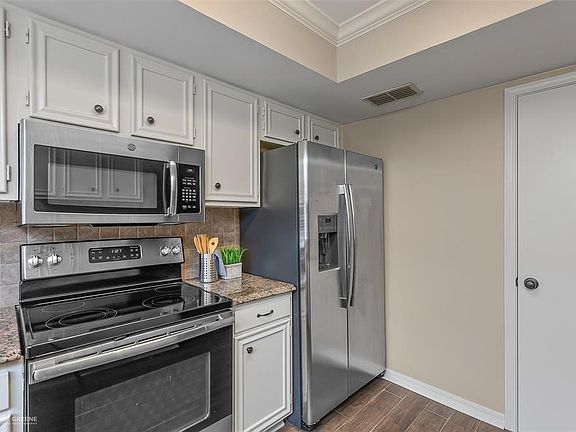 2nd image of 10012 Heritage Dr